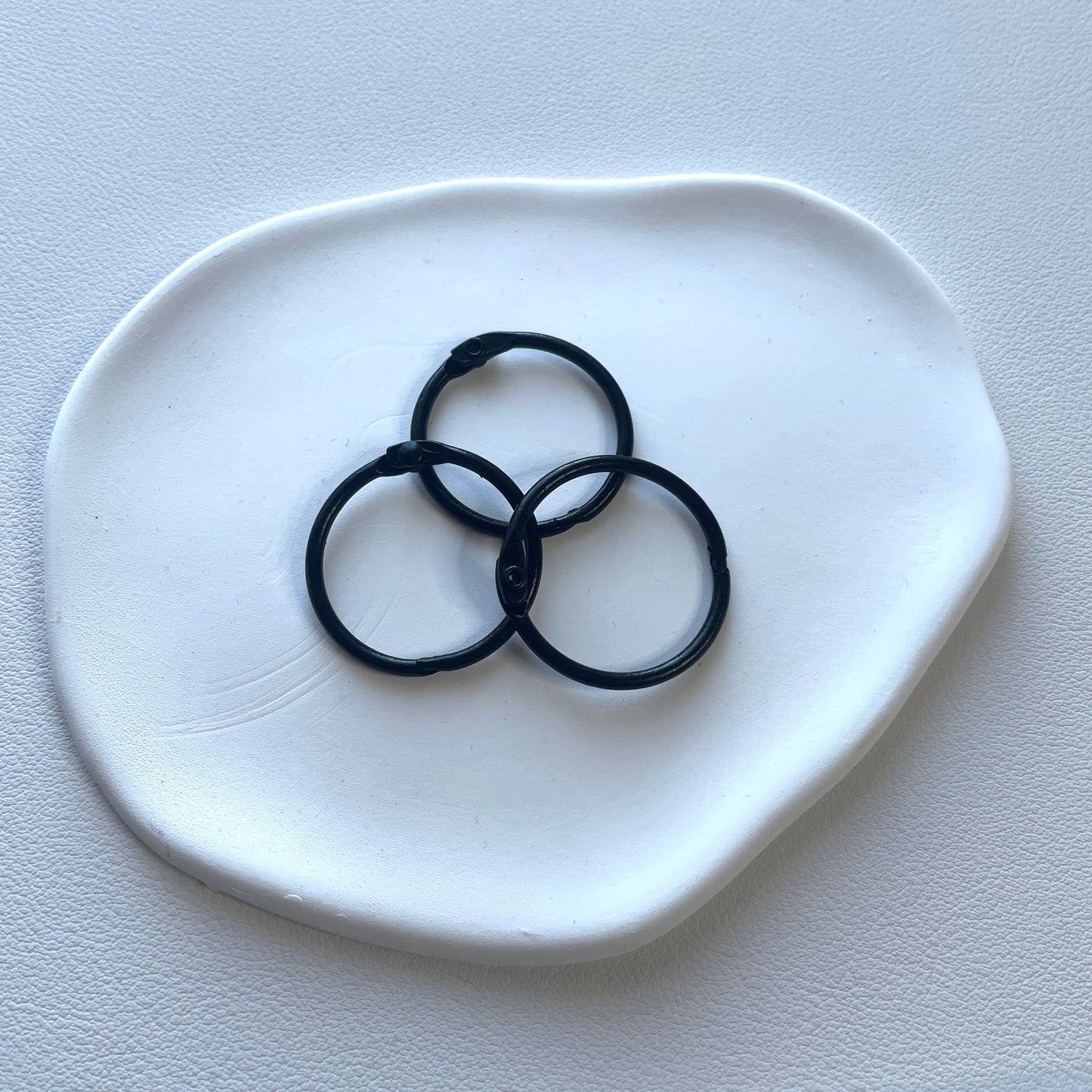 Metallringe schwarz 3 cm – 3 Stück