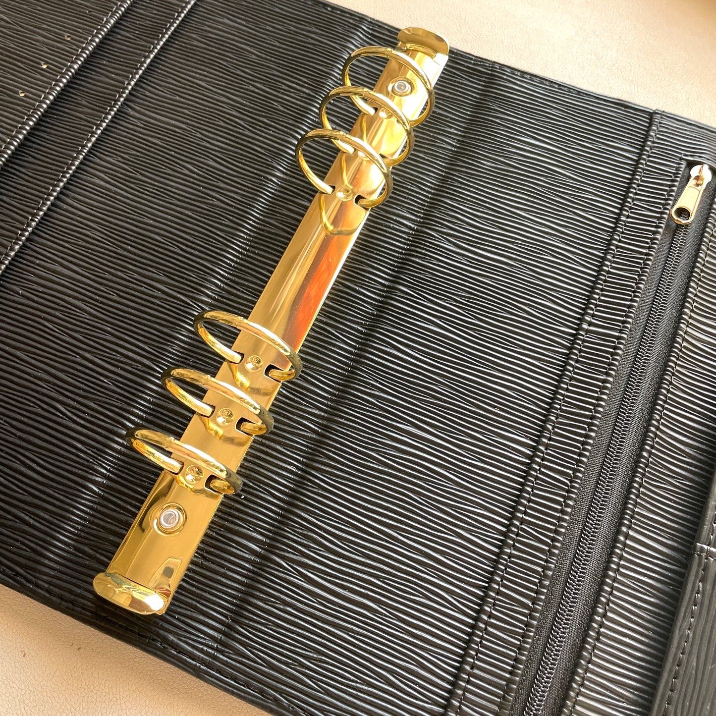 A5 Saffiano Ringbuch | 30 mm Goldringe