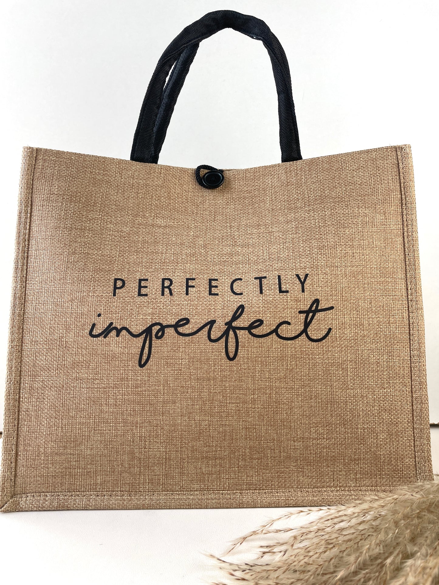 Schultertasche „Perfekt unperfekt“ mit Knopfverschluss