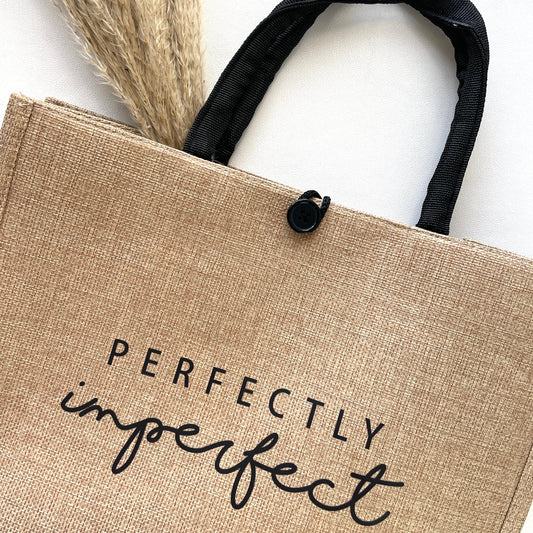 Schultertasche „Perfekt unperfekt“ mit Knopfverschluss