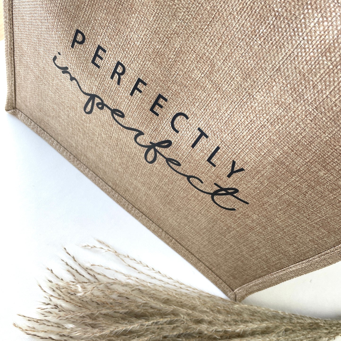 Schultertasche „Perfekt unperfekt“ mit Knopfverschluss