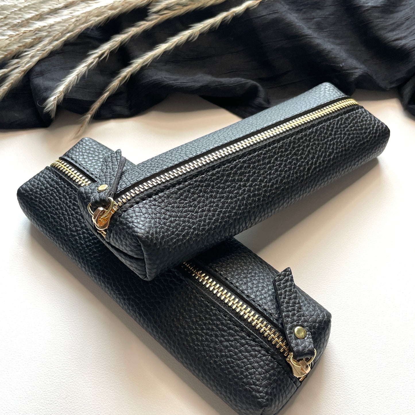 Stiftetui mit goldenem Reißverschluss