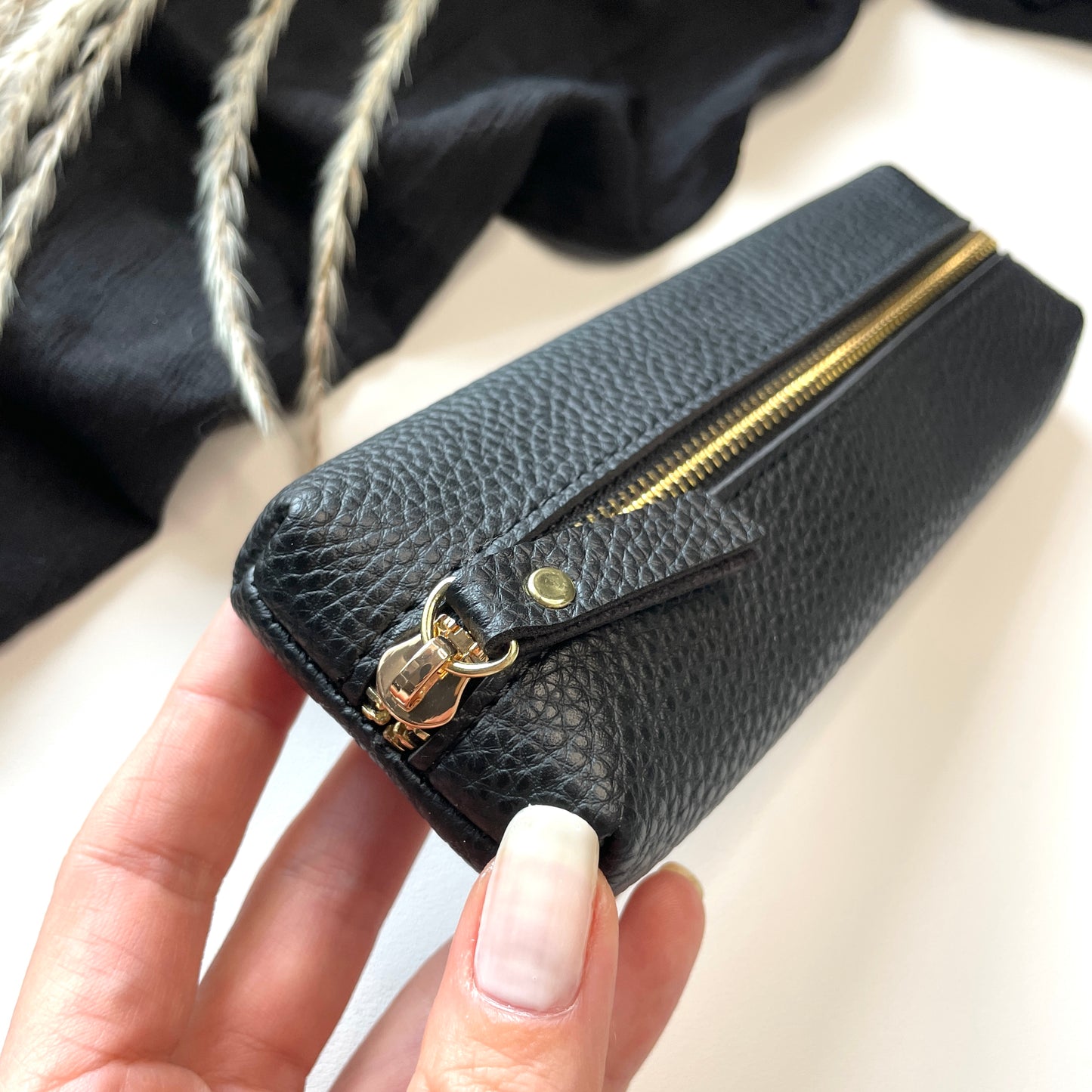 Stiftetui mit goldenem Reißverschluss